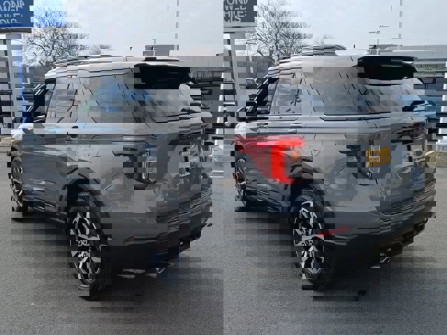 Certified 2023 Ford Explorer ST-Line w/ Class IV Trailer Tow Package image 2