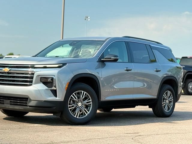 Used 2025 Chevrolet Traverse LT AWD/4WD image 46