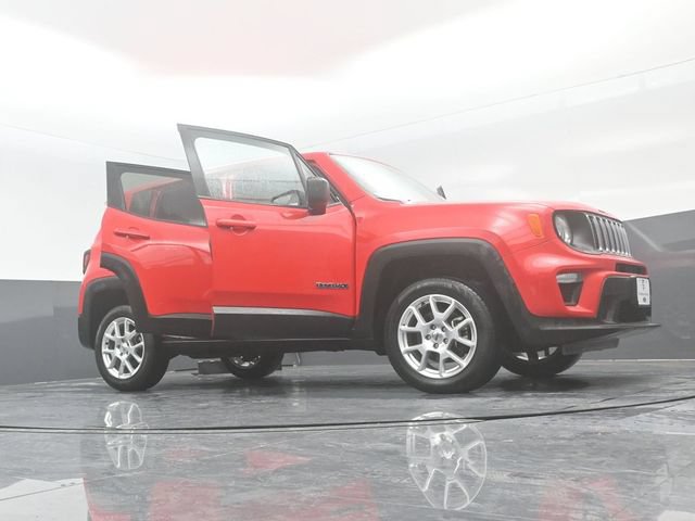 Used 2023 Jeep Renegade Latitude AWD/4WD image 29