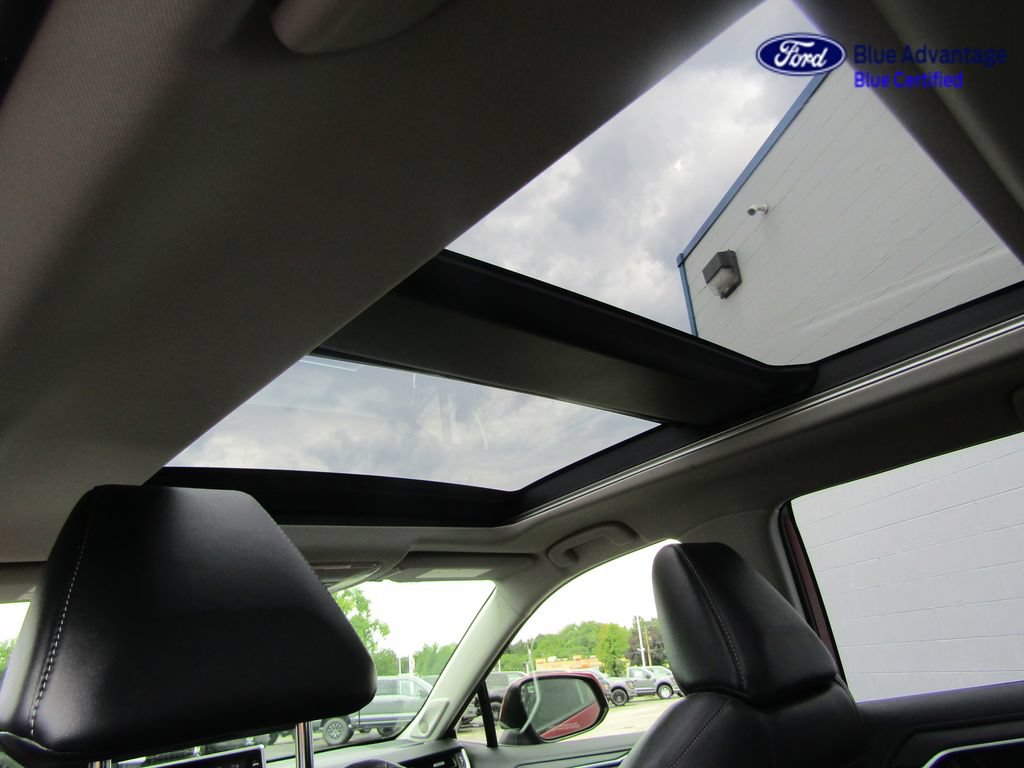 Used 2022 Toyota RAV4 Limited AWD/4WD image 5