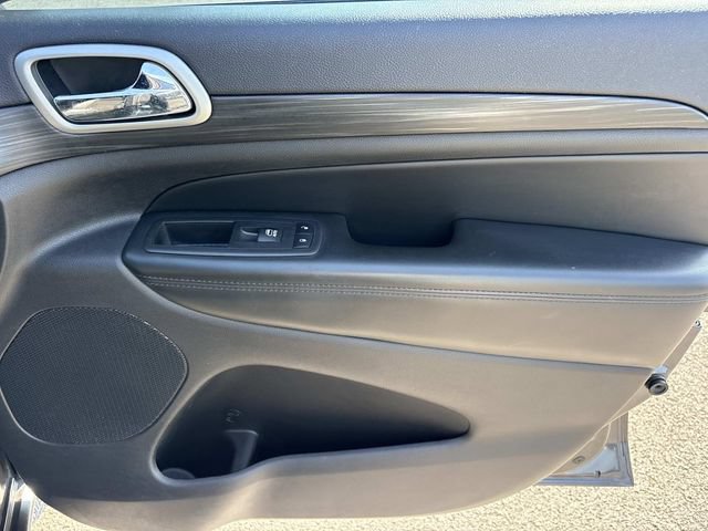 Used 2019 Jeep Grand Cherokee Altitude AWD/4WD image 21
