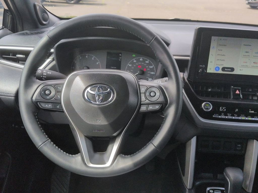 Used 2025 Toyota Corolla Cross AWD Hybrid w/ Moonroof Package image 13