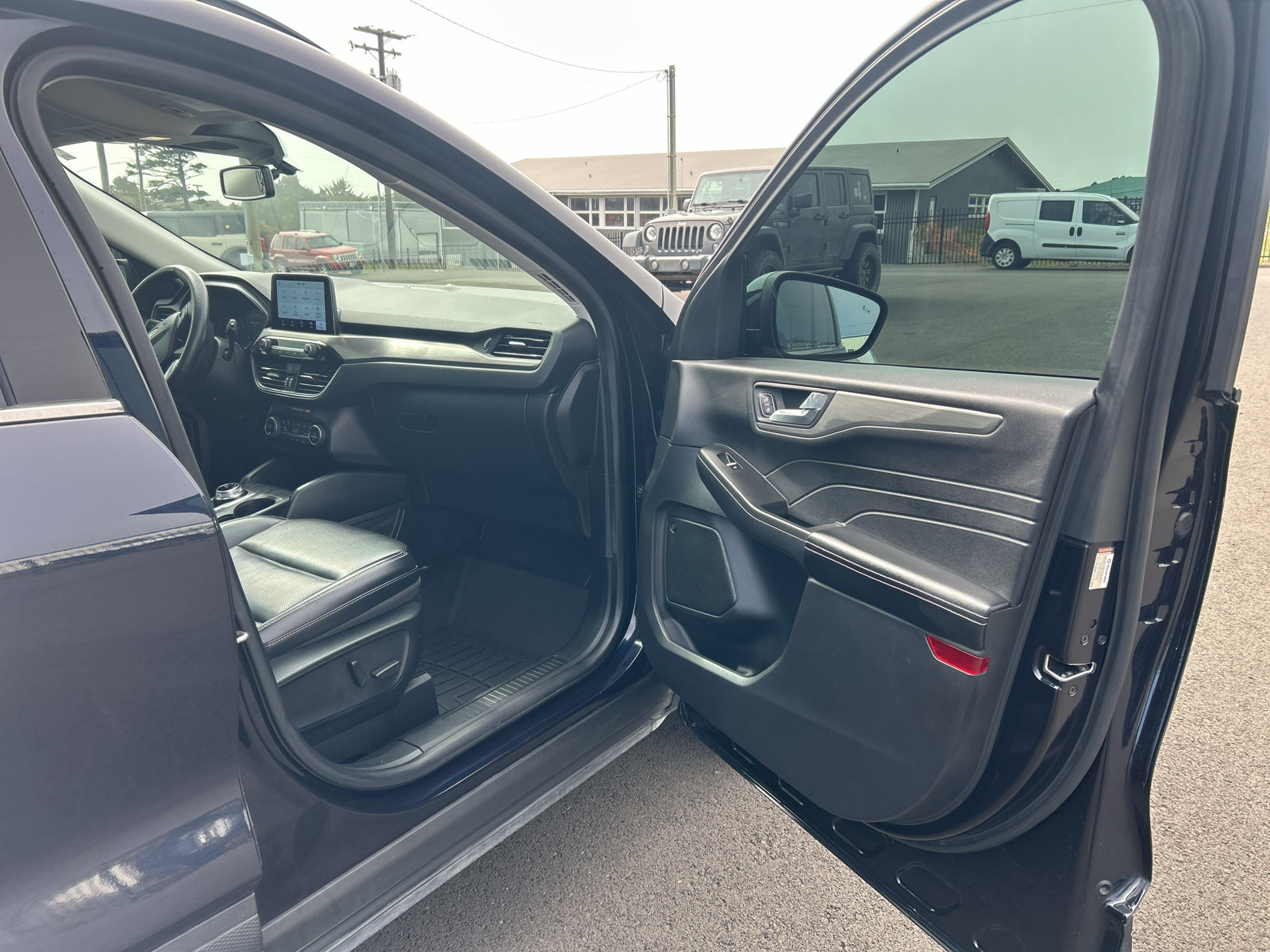 Certified 2021 Ford Escape Titanium AWD/4WD image 28