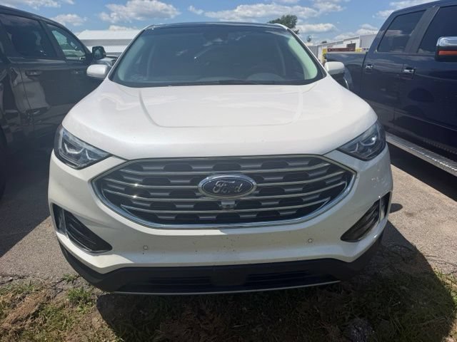 Certified 2019 Ford Edge Titanium w/ Equipment Group 301A AWD/4WD image 2