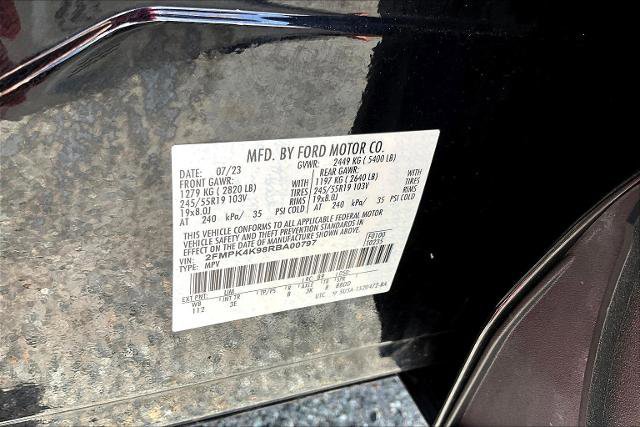 Certified 2024 Ford Edge Titanium w/ Class II Trailer Tow Package image 40