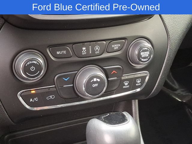 Used 2020 Jeep Cherokee Latitude Plus AWD/4WD image 17