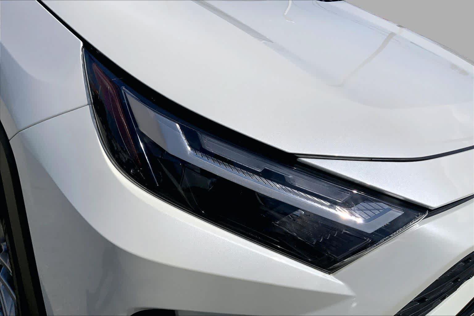 Used 2022 Toyota RAV4 XLE Premium FWD image 28