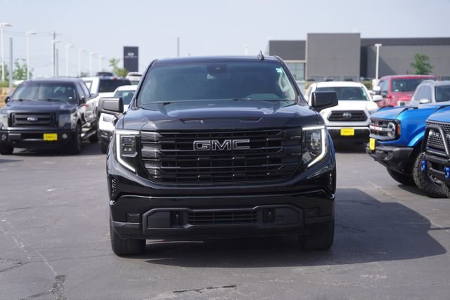 Used 2025 GMC Sierra 1500 Elevation w/ LPO, Elevation Black Package AWD/4WD image 3