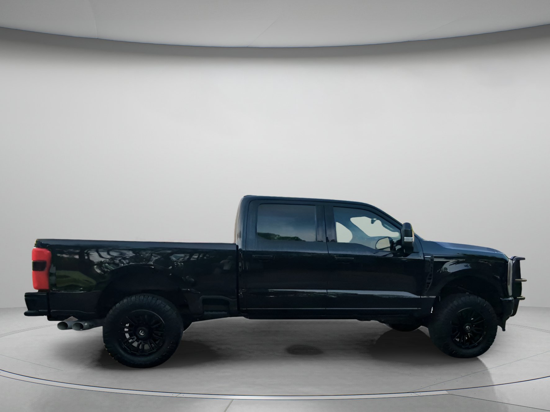 Certified 2025 Ford F250 Lariat w/ Black Appearance Package AWD/4WD image 32
