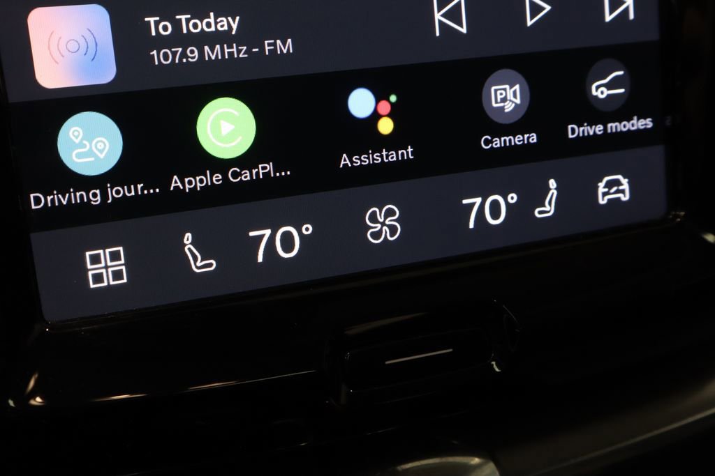 Used 2024 Volvo XC60 T8 Core AWD/4WD image 11