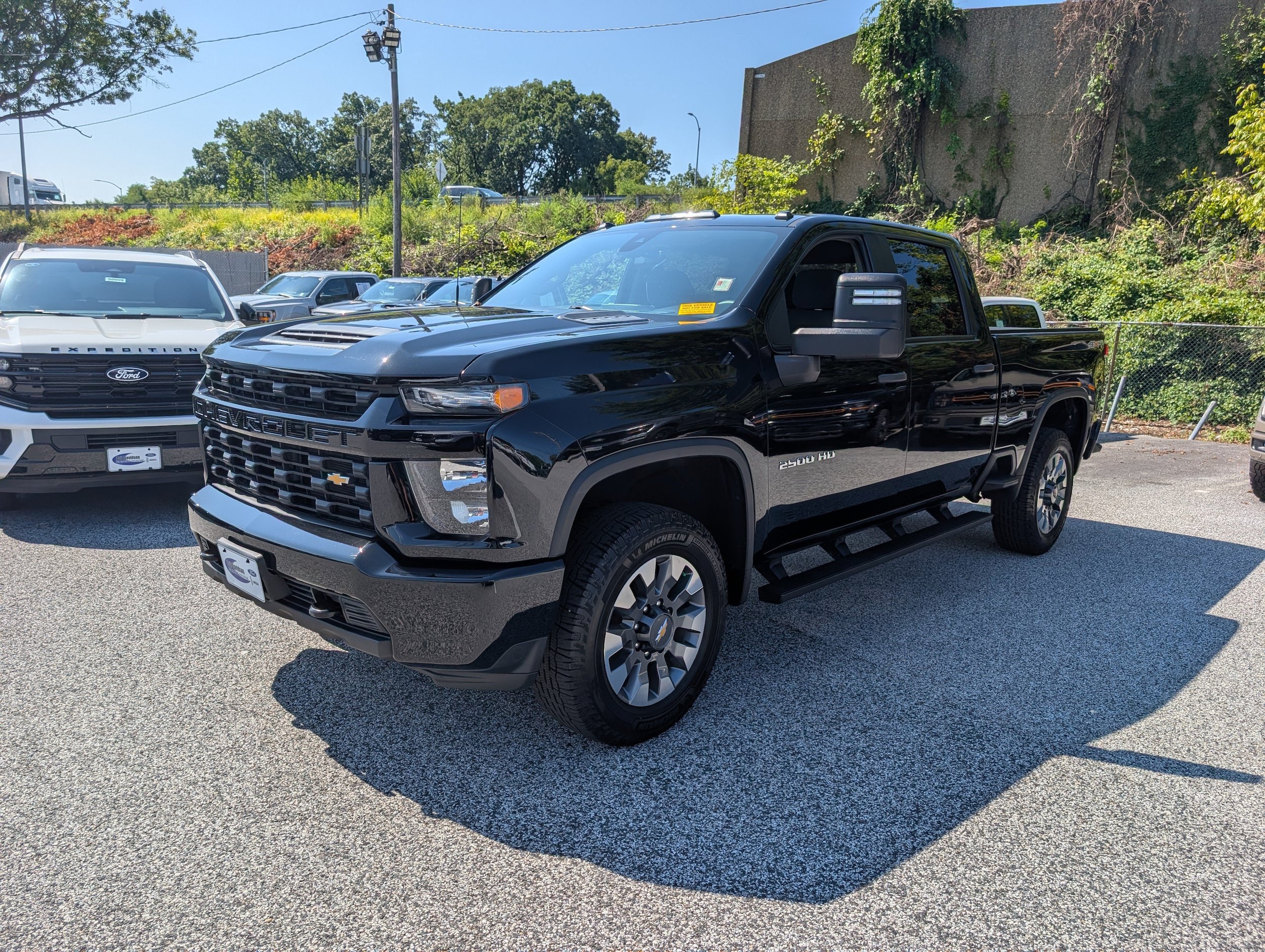 Used 2022 Chevrolet Silverado 2500 Custom w/ Gooseneck/5TH Wheel Package AWD/4WD image 2