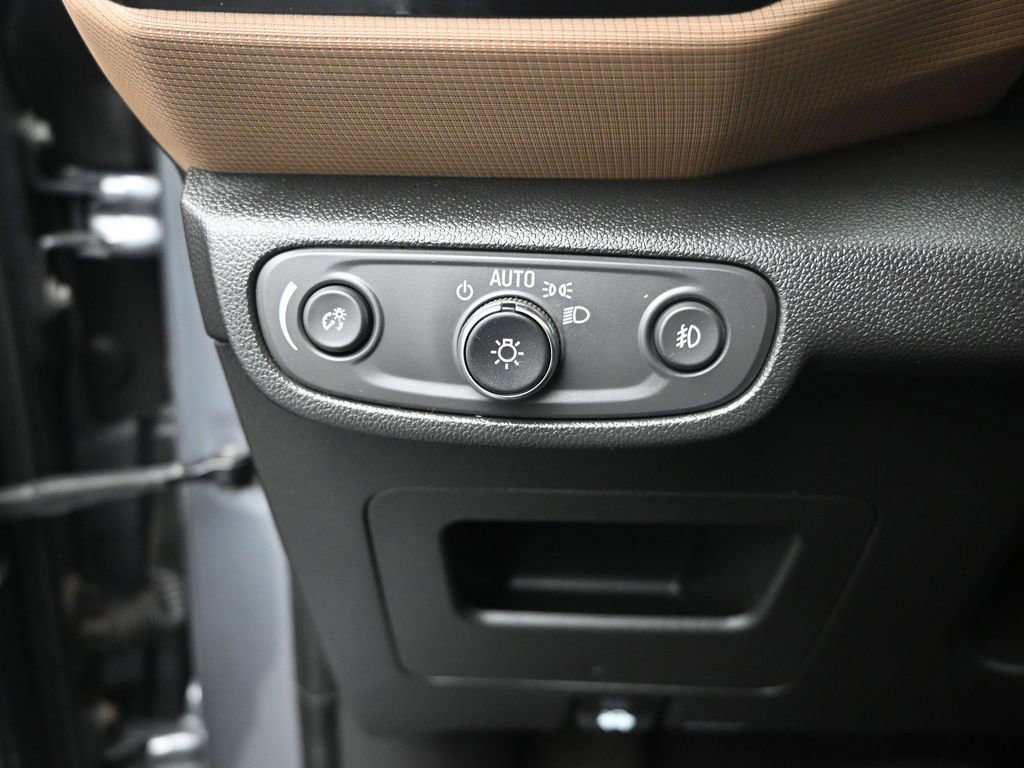 Used 2021 Chevrolet TrailBlazer ACTIV w/ Technology Package image 41