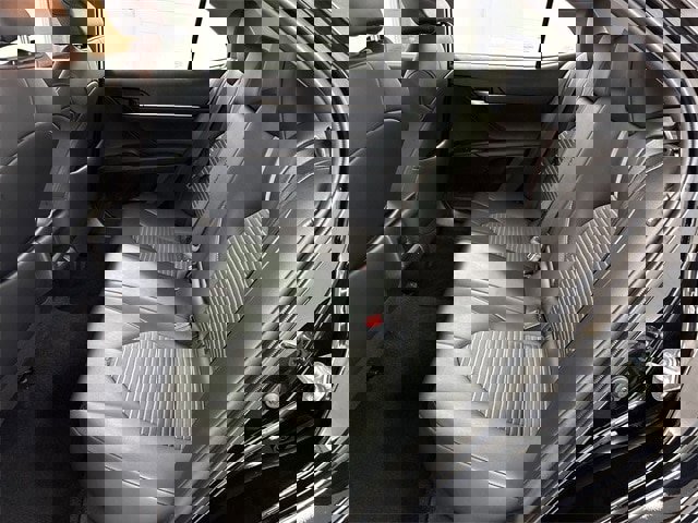 Used 2023 Toyota Camry SE image 12