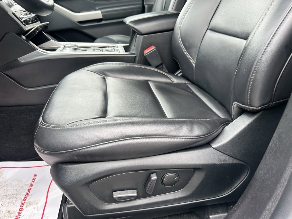 Certified 2022 Ford Explorer XLT w/ Equipment Group 202A image 9