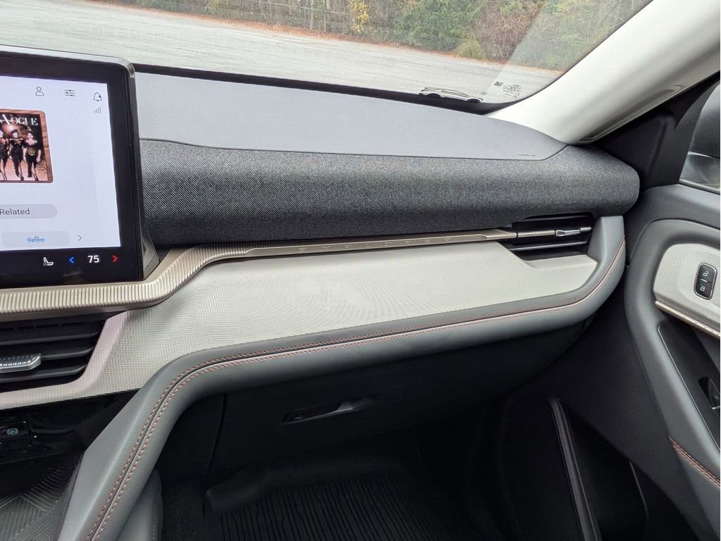 Certified 2025 Ford Explorer Active w/ Active Comfort Package image 22