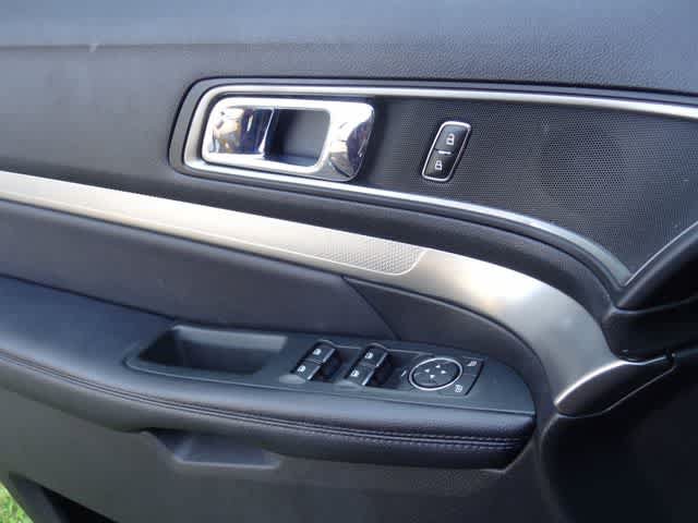 Certified 2018 Ford Explorer XLT w/ Equipment Group 202A FWD image 18