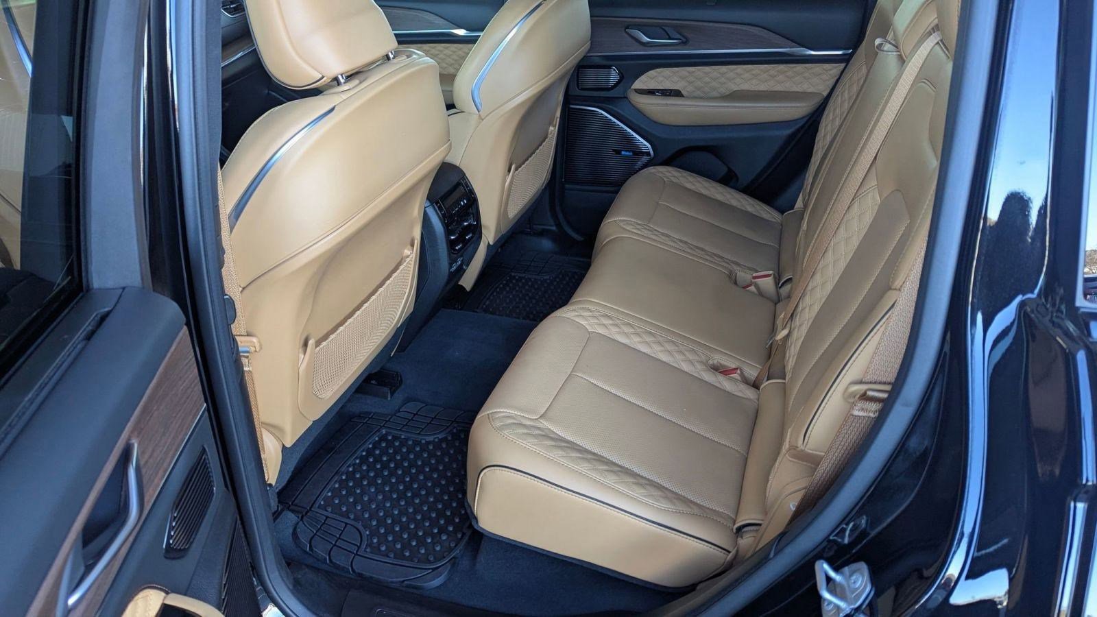 Used 2022 Jeep Grand Cherokee Summit w/ Luxury Tech Group V image 13