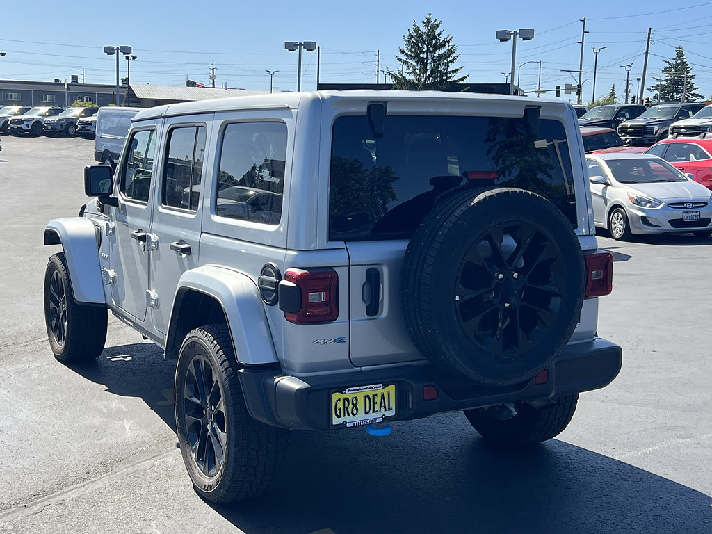Used 2024 Jeep Wrangler Unlimited Sahara AWD/4WD image 9
