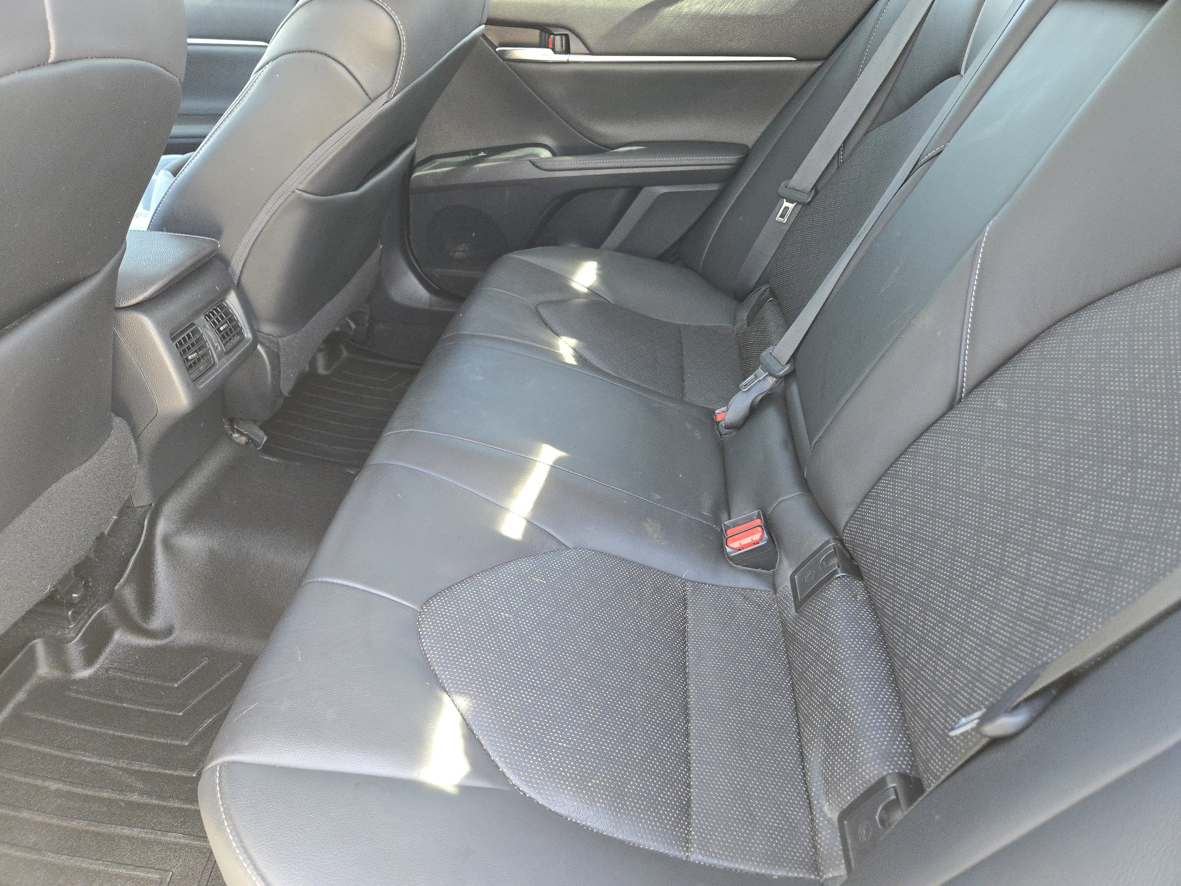 Used 2020 Toyota Camry XSE image 28