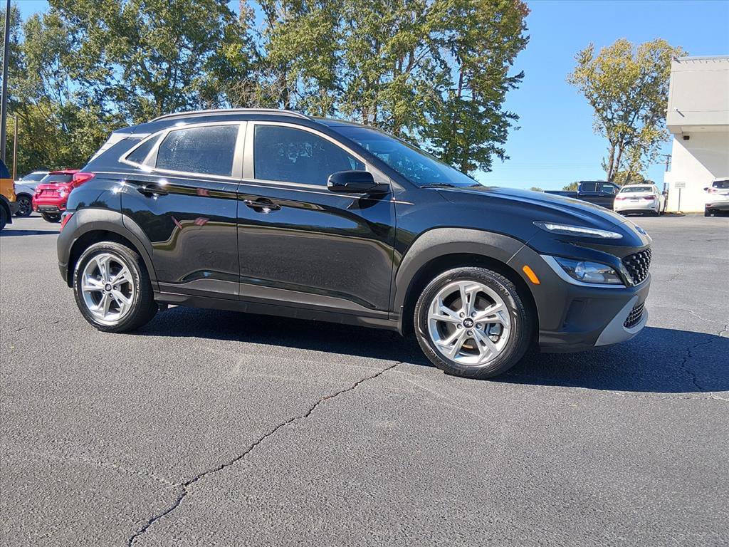 Used 2023 Hyundai Kona SEL AWD/4WD image 2