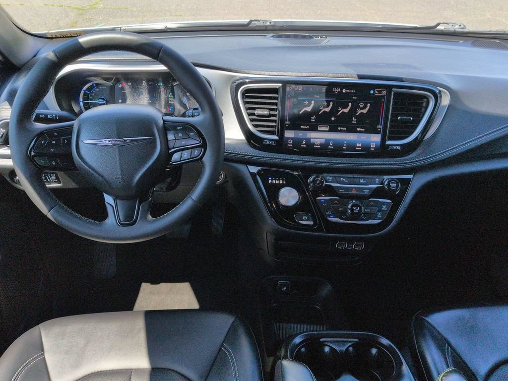 Used 2024 Chrysler Pacifica Limited FWD image 23
