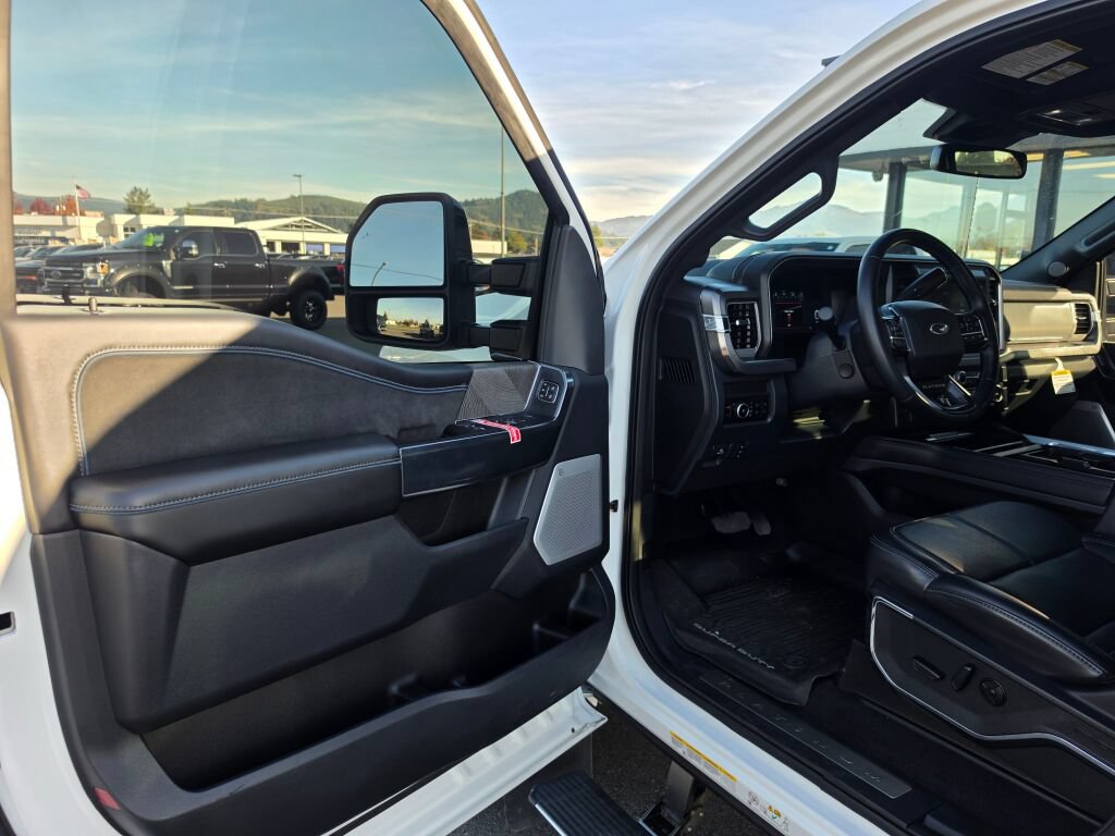 Certified 2025 Ford F450 Platinum w/ FX4 Off-Road Package AWD/4WD image 14