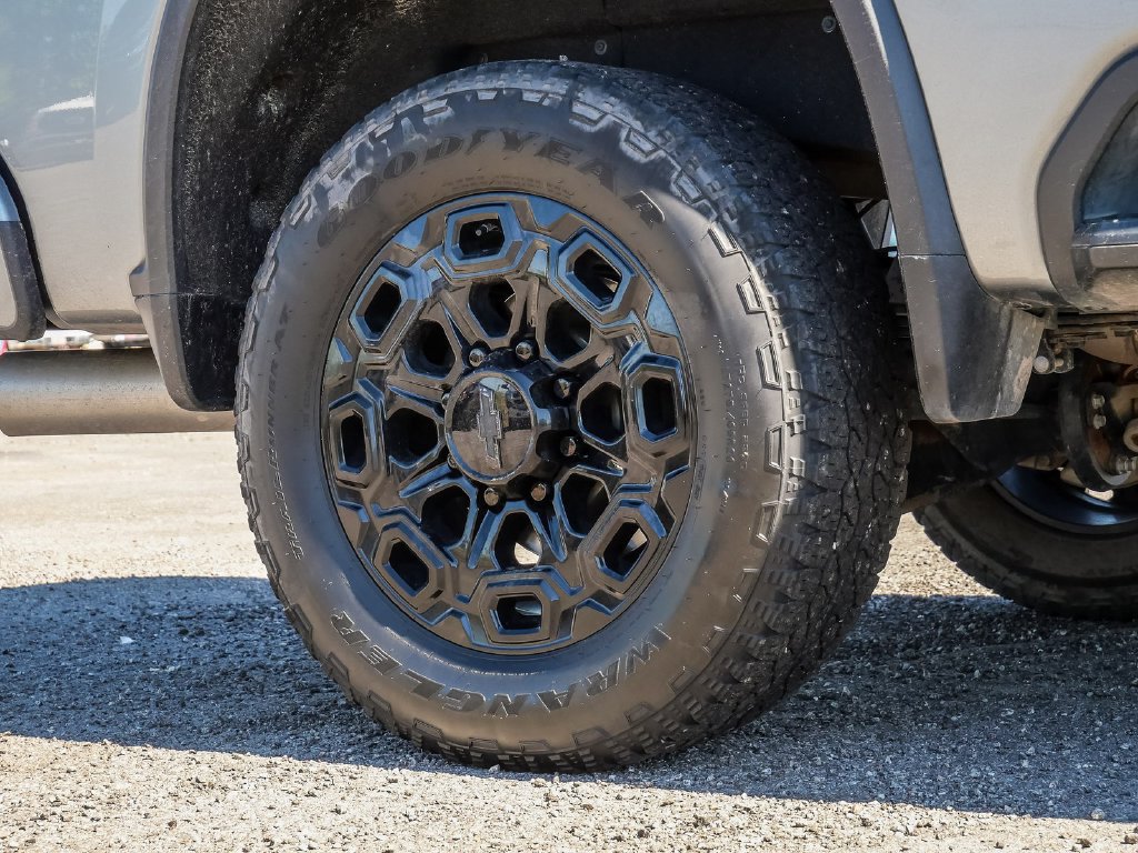 Used 2024 Chevrolet Silverado 2500 High Country w/ High Country Premium Package AWD/4WD image 9