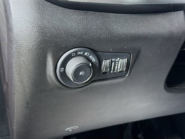 Used 2024 Jeep Compass Latitude image 10