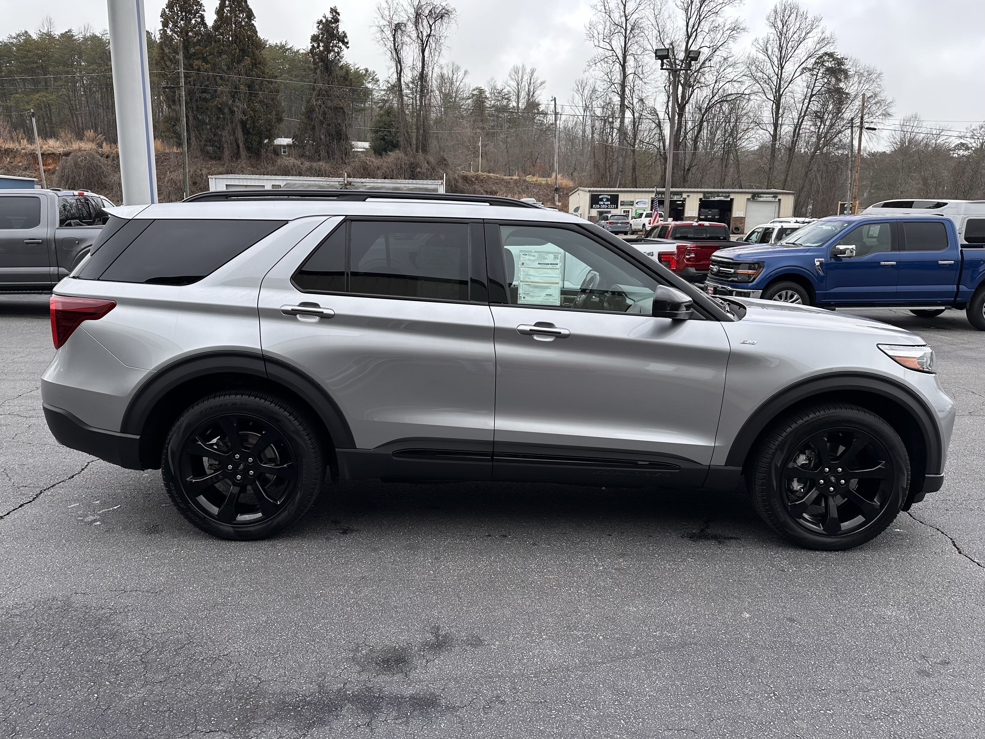 Certified 2023 Ford Explorer ST-Line w/ Class IV Trailer Tow Package AWD/4WD image 5