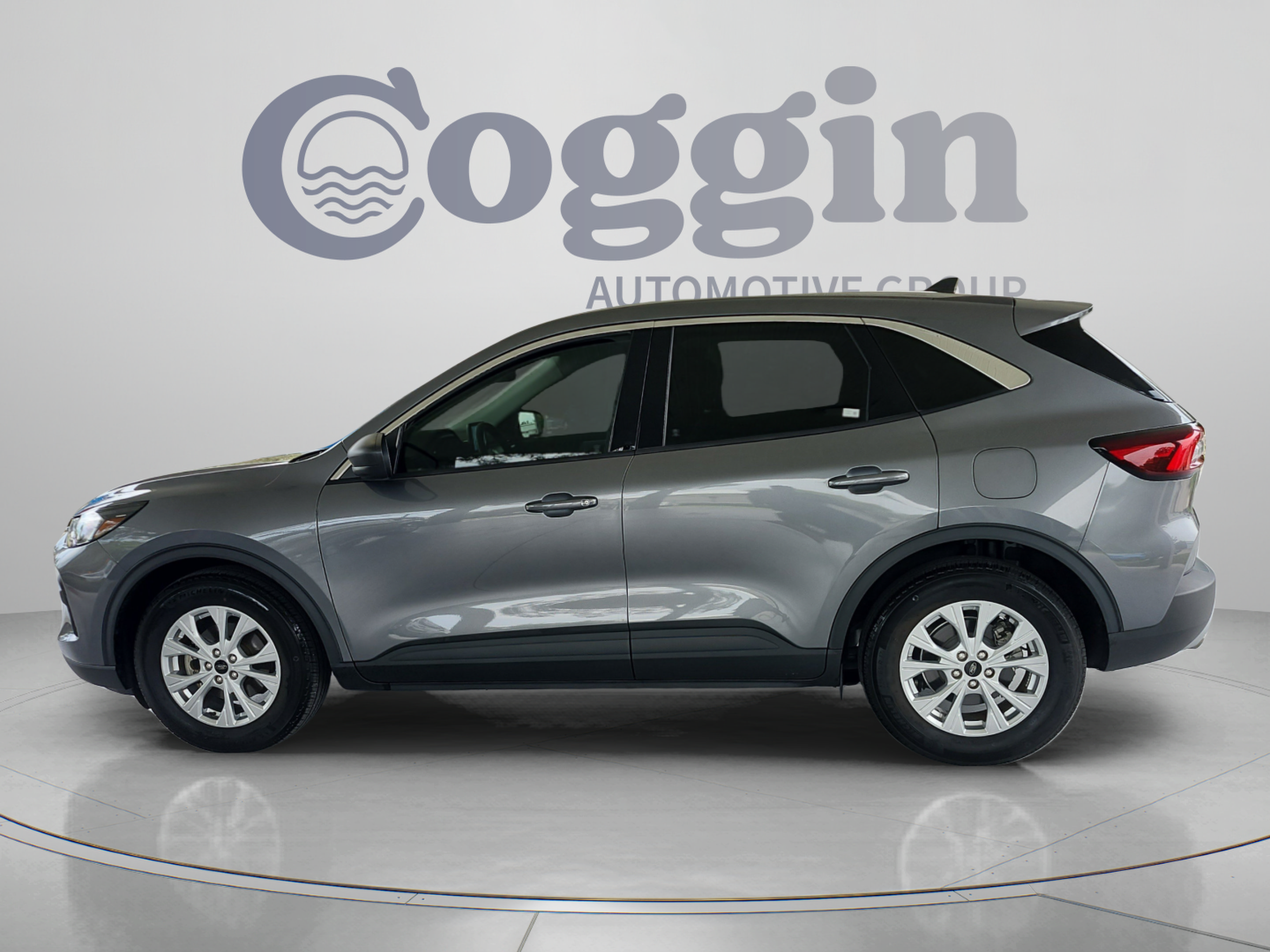 Certified 2024 Ford Escape Active FWD image 2