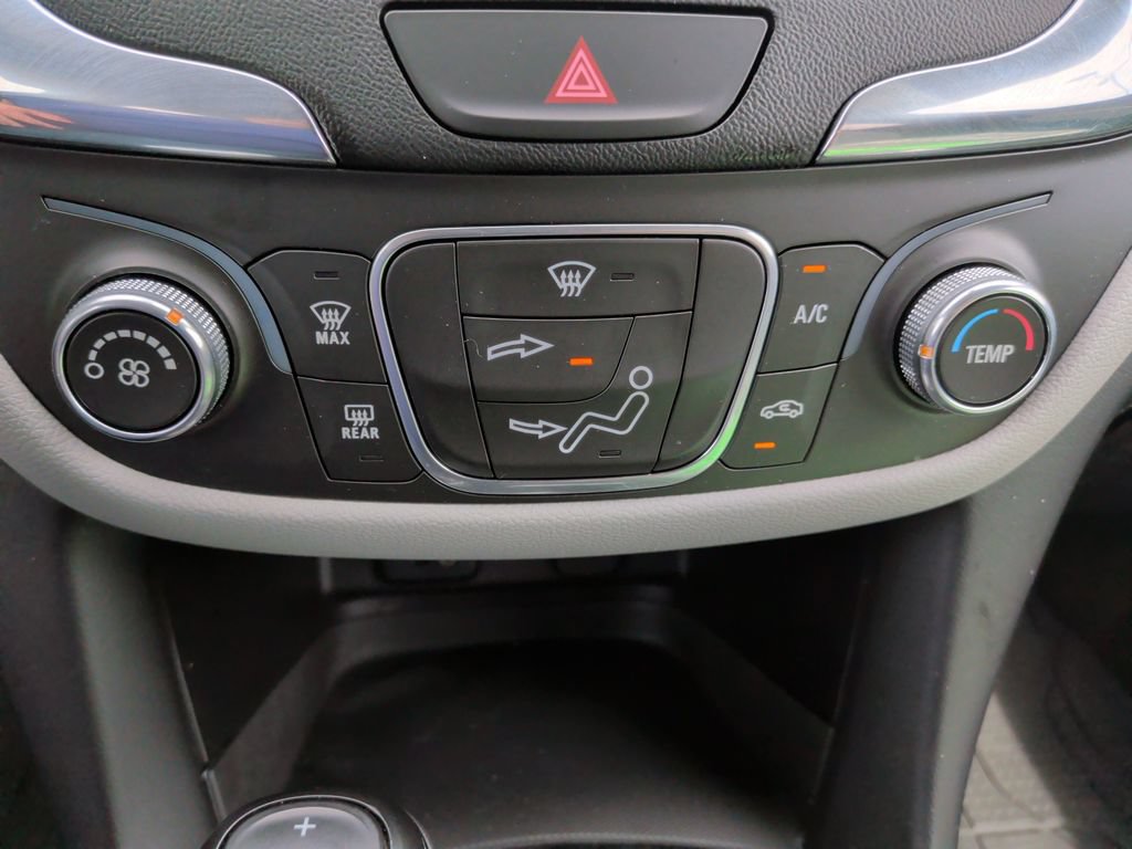 Used 2018 Chevrolet Equinox LT w/ LPO, Floor Liner Package AWD/4WD image 20