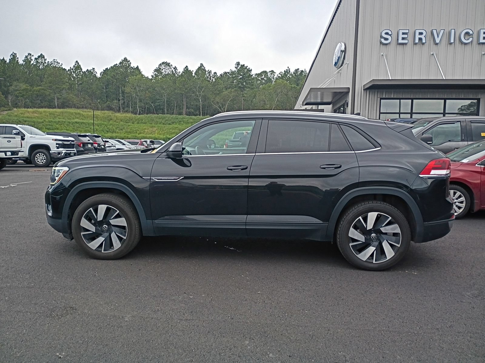 Used 2024 Volkswagen Atlas Cross Sport SE FWD image 8
