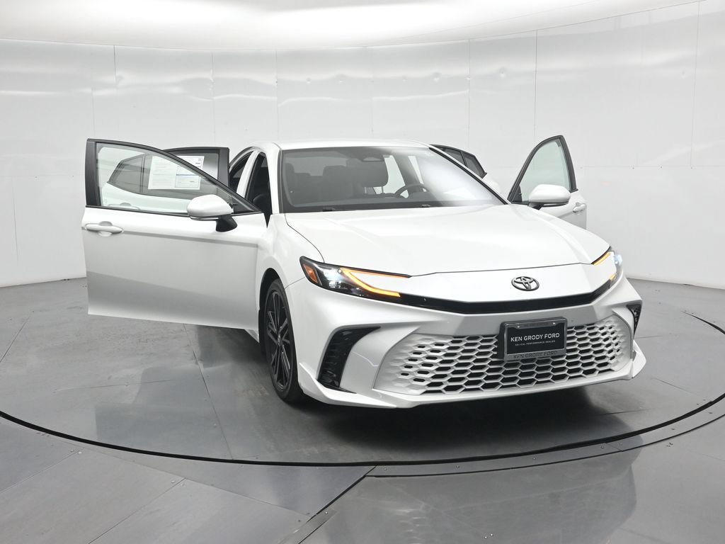 Used 2026 Toyota Camry XSE FWD image 30