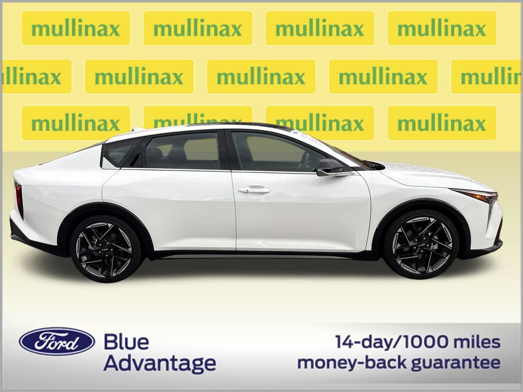 Used 2025 Kia K4 GT-Line w/ GT-Line Premium Package FWD image 2