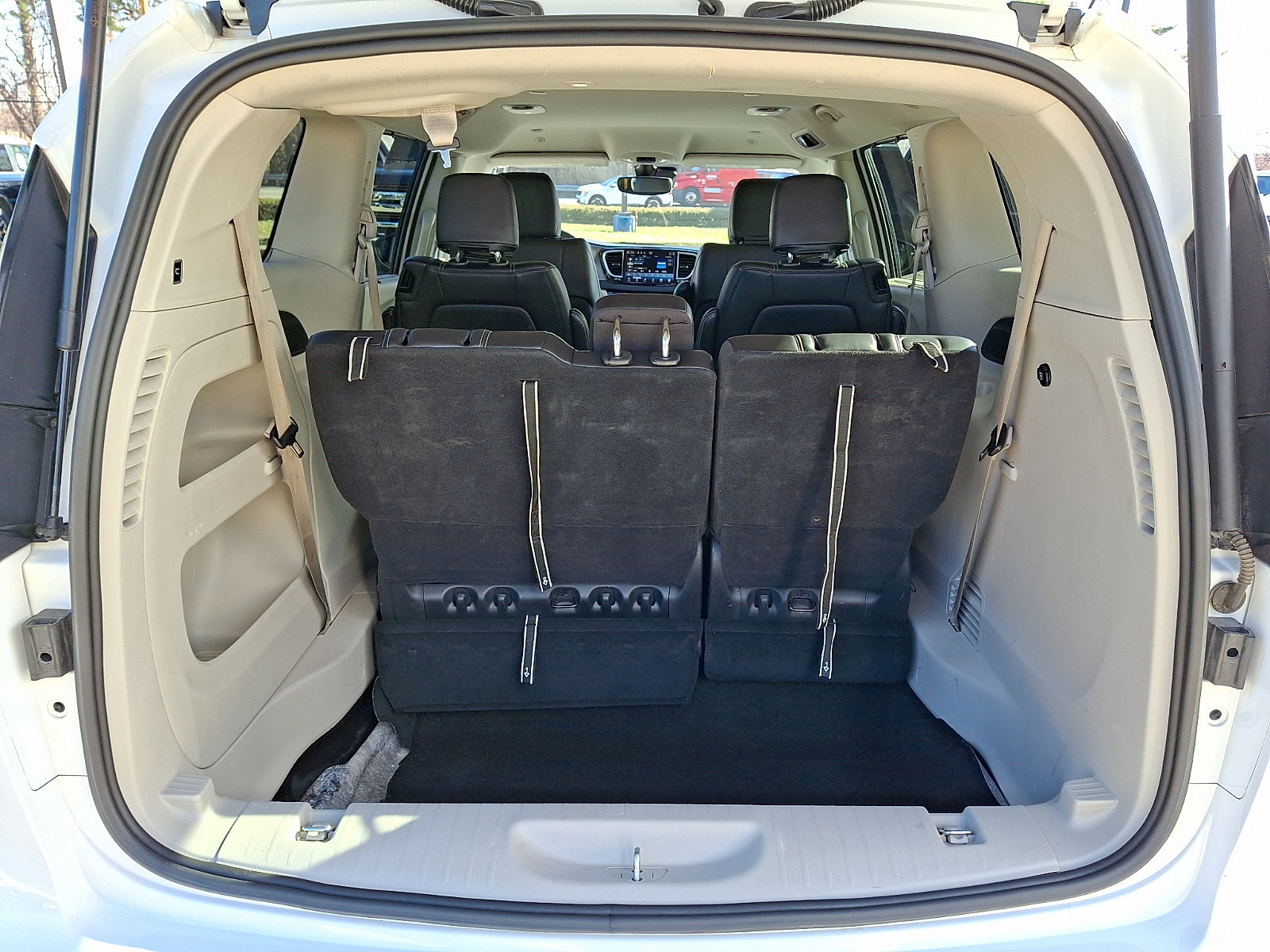 Used 2024 Chrysler Pacifica Touring-L FWD image 32