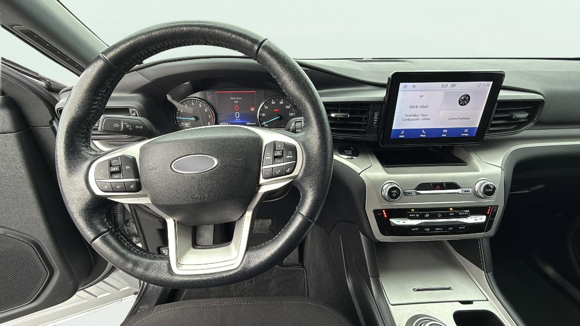 Certified 2022 Ford Explorer XLT w/ Class IV Trailer Tow Package image 11