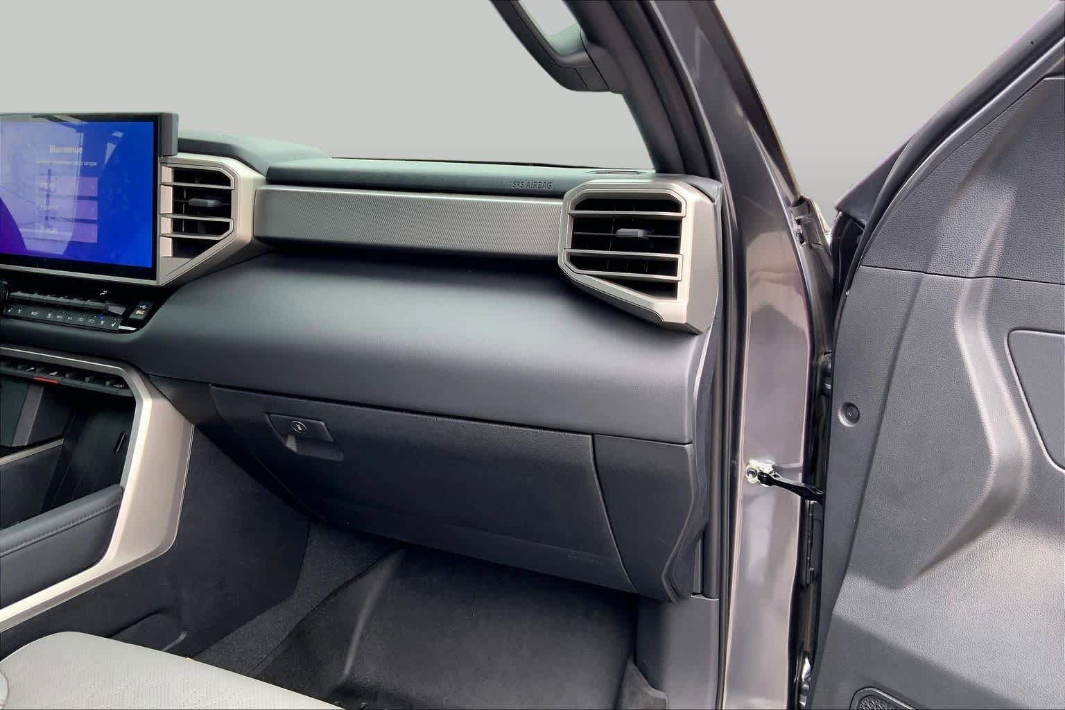 Used 2025 Toyota Tundra Limited AWD/4WD image 18