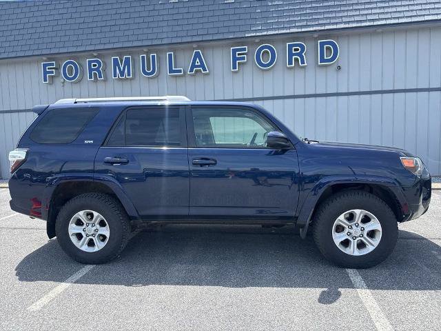 Used 2018 Toyota 4Runner SR5 AWD/4WD image 2