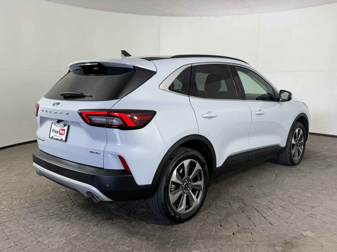 Certified 2025 Ford Escape Platinum AWD/4WD image 9