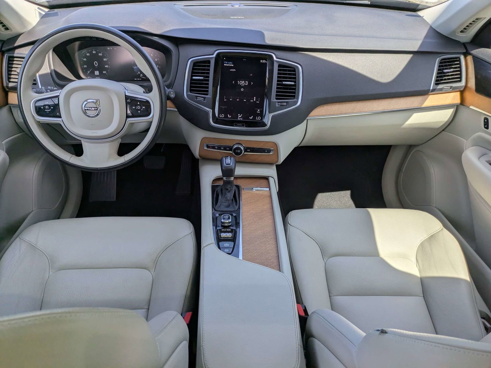 Used 2021 Volvo XC90 T6 Momentum AWD/4WD image 10
