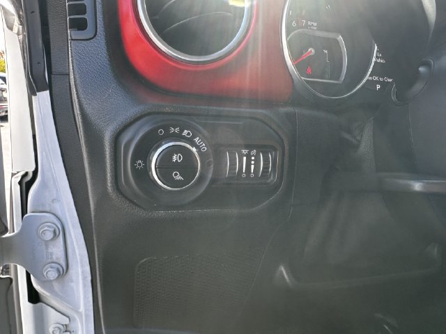 Used 2021 Jeep Gladiator Rubicon AWD/4WD image 29