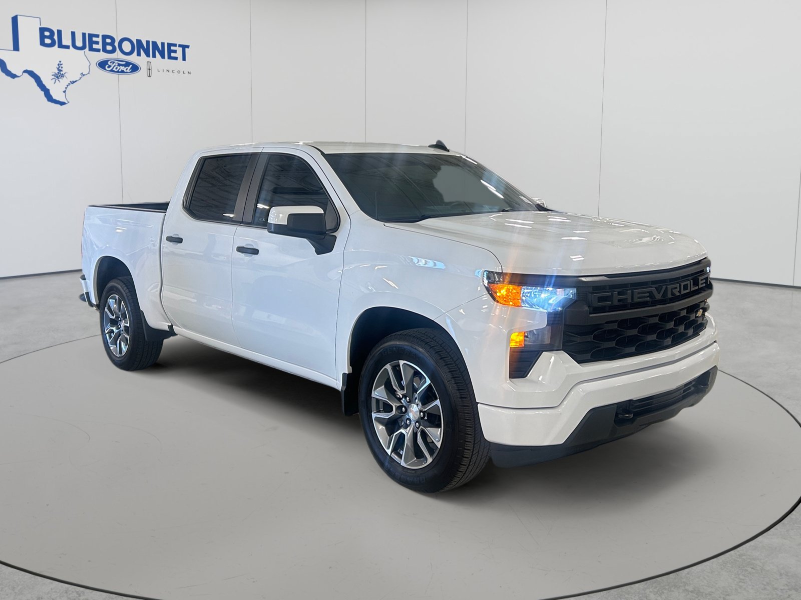 Used 2024 Chevrolet Silverado 1500 Custom RWD image 3