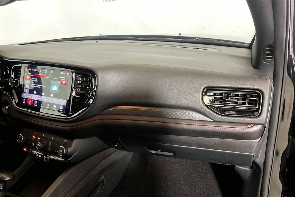 Used 2025 Dodge Durango GT RWD image 12