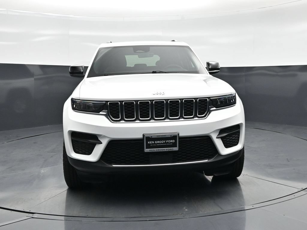 Used 2025 Jeep Grand Cherokee Laredo w/ Luxury Tech Group I AWD/4WD image 48