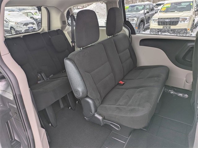 Used 2017 Dodge Grand Caravan SE image 18