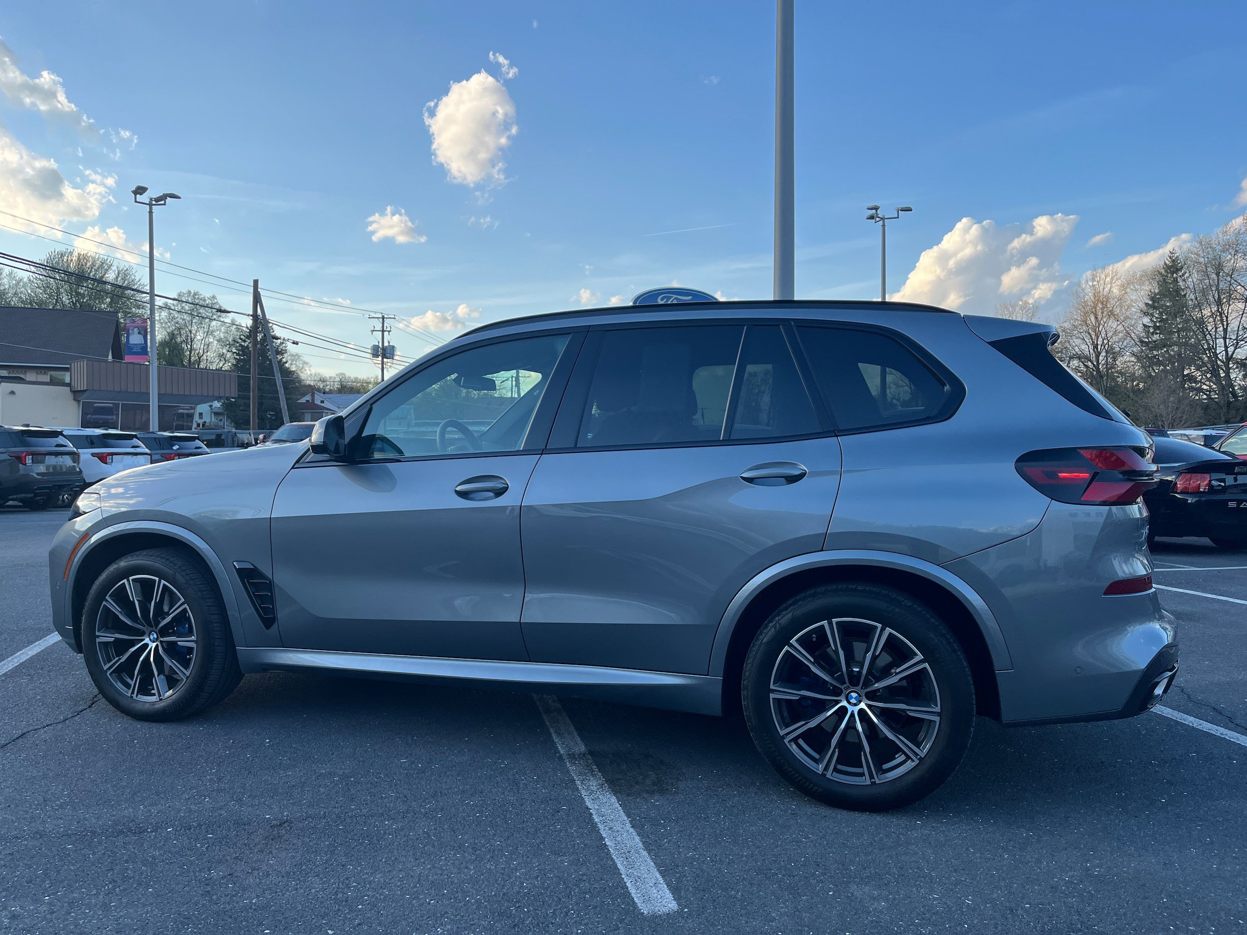 Used 2024 BMW X5 xDrive40i w/ M Sport Package AWD/4WD image 6