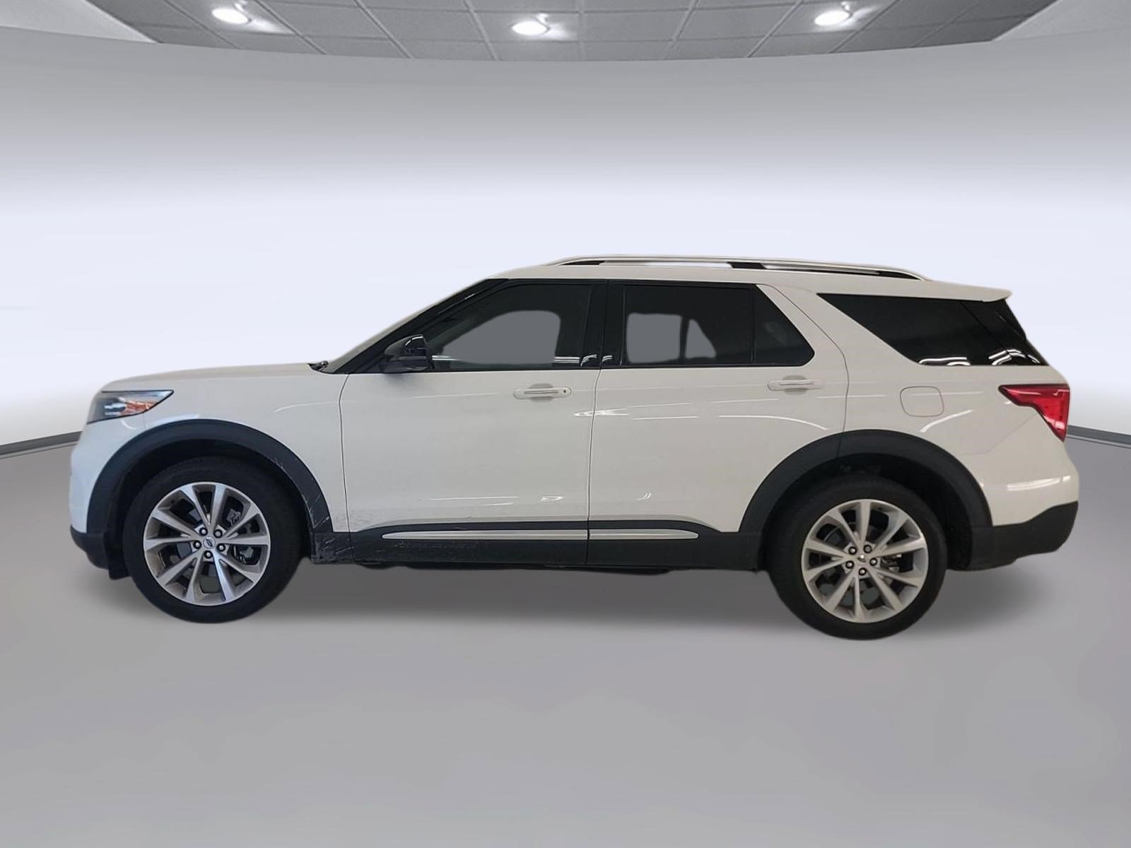 Certified 2022 Ford Explorer Platinum w/ Equipment Group 601A AWD/4WD image 2