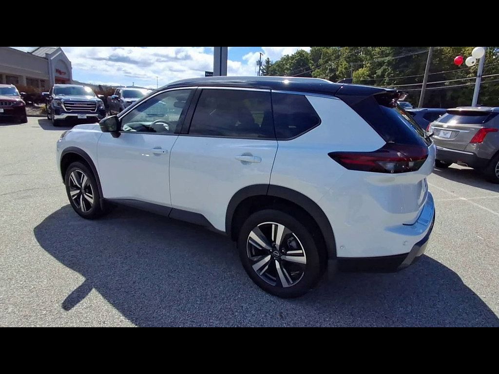 Used 2025 Nissan Rogue SL AWD/4WD image 6