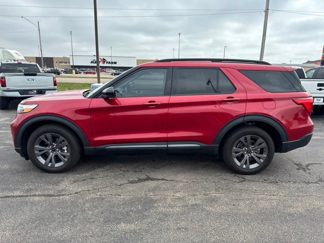 Certified 2024 Ford Explorer XLT w/ Equipment Group 202A AWD/4WD image 4
