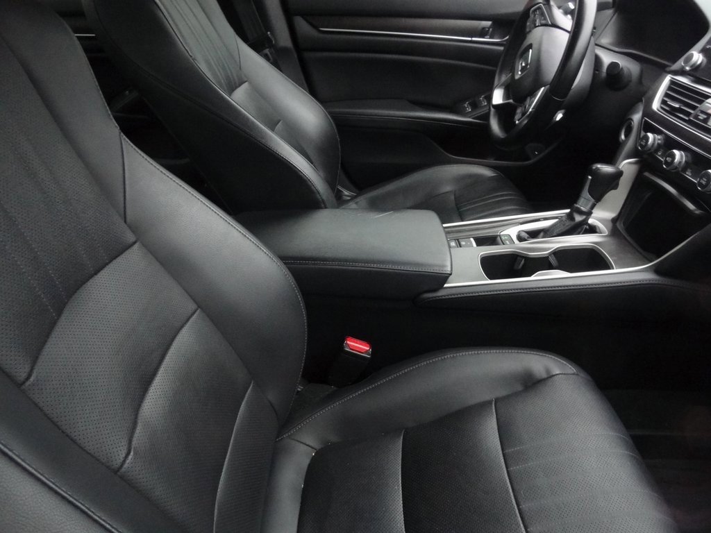 Used 2018 Honda Accord Touring image 9